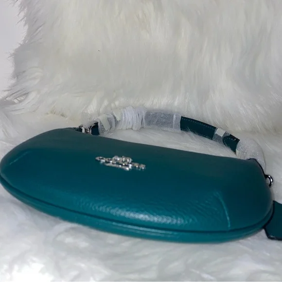 Coach - Picture 5 of 13